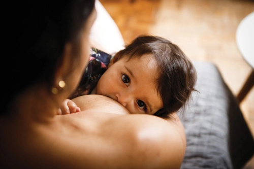 mom breastfeeding first year